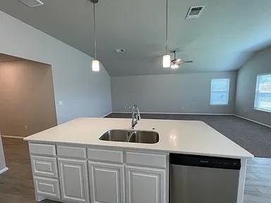 Building Photo - 2025 Sara Vista Dr