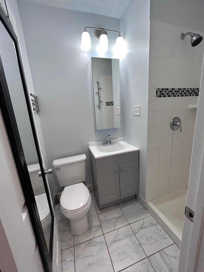 Building Photo - 2216 Summer St