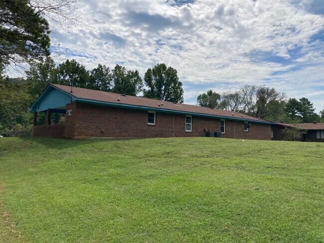 Building Photo - 600 Reeceburg