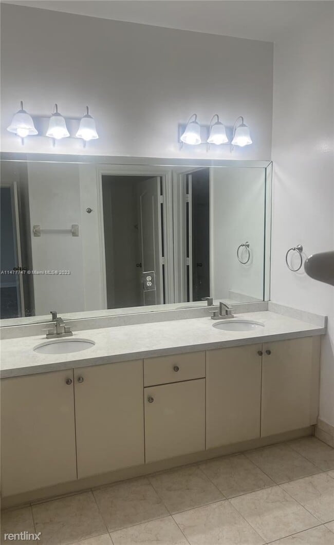 Building Photo - 4 br, 3 bath House - 4602 NW 94th Ct