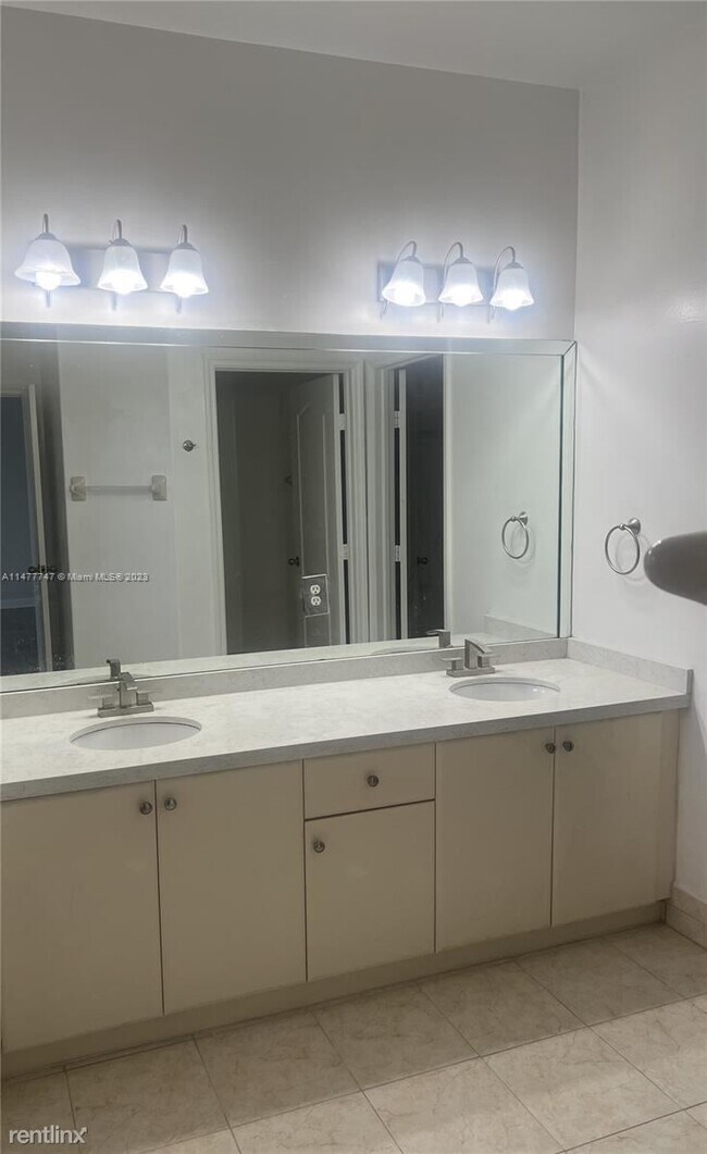 Foto del edificio - 4 br, 3 bath House - 4602 NW 94th Ct
