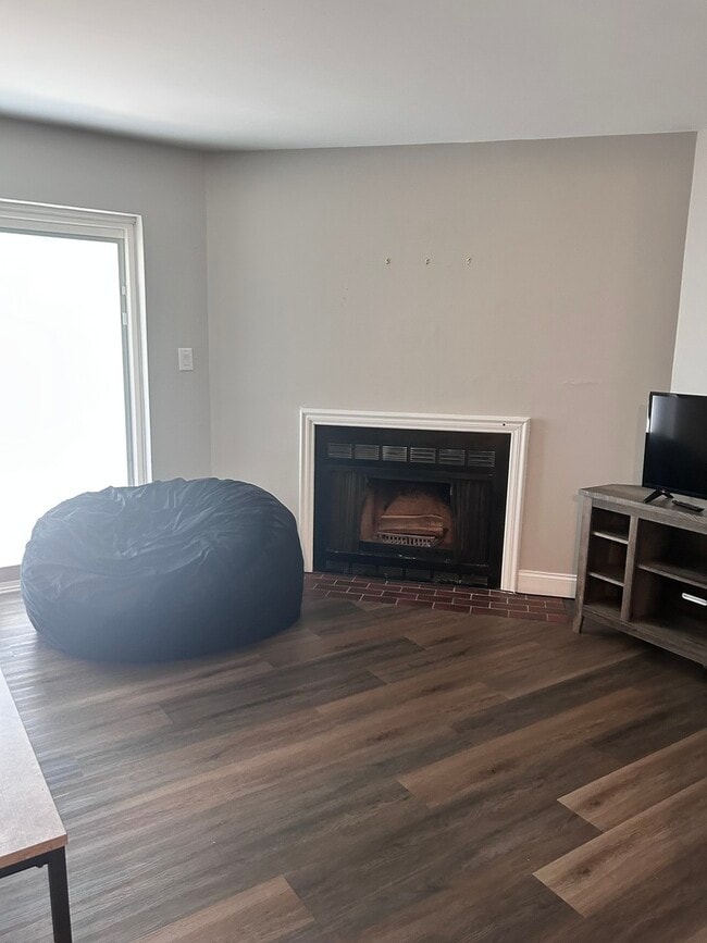 Foto del edificio - 520 E Spruce Dr