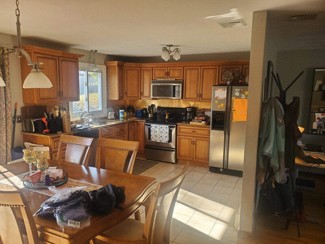 Stainless steel appliances inc dishwasher - 1470 Cranston St