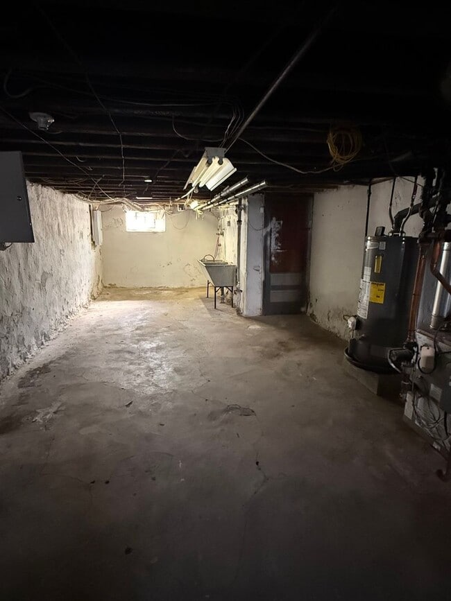 Building Photo - Wonderful three bedroom home for rent in O...