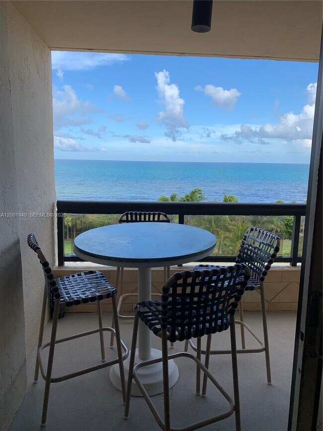 Foto del edificio - 2555 Collins Ave