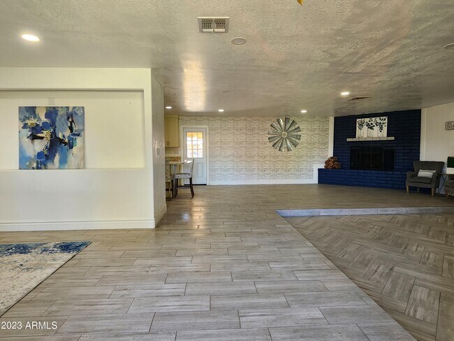 Building Photo - 6809 S 66th Ave