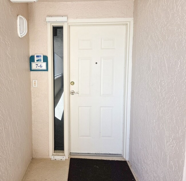 Building Photo - Beautiful Annual 7th floor Condo with Stunning Ocean Views 3/2