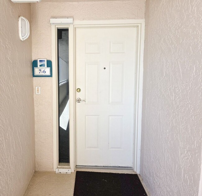 Foto del edificio - Beautiful Annual 7th floor Condo with Stunning Ocean Views 3/2