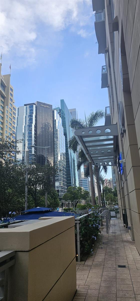 Building Photo - 1060 Brickell Ave