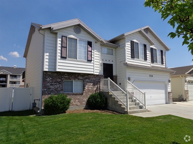 Building Photo - 754 Durham Dr