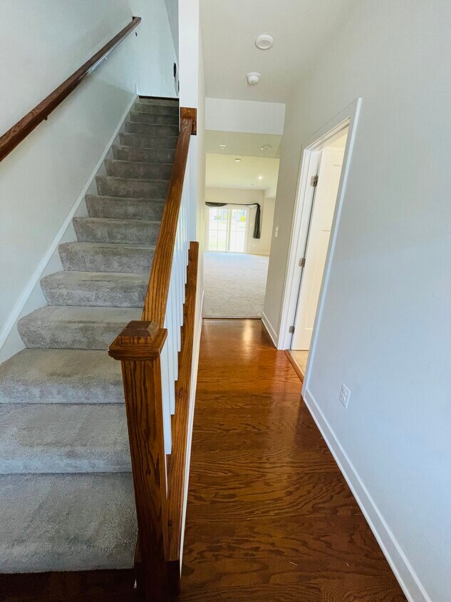 Primary Photo - 550 White Oak Dr
