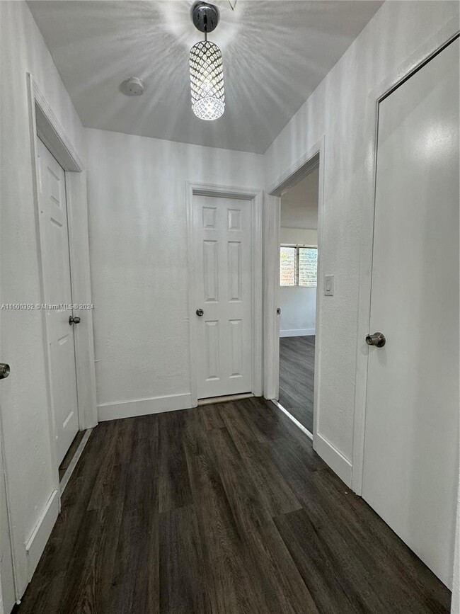 Foto del edificio - 1086 NW 110th St
