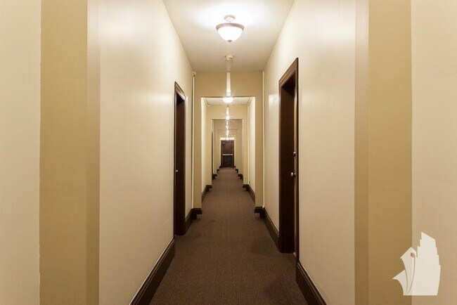 Foto del edificio - 645 W Barry Ave