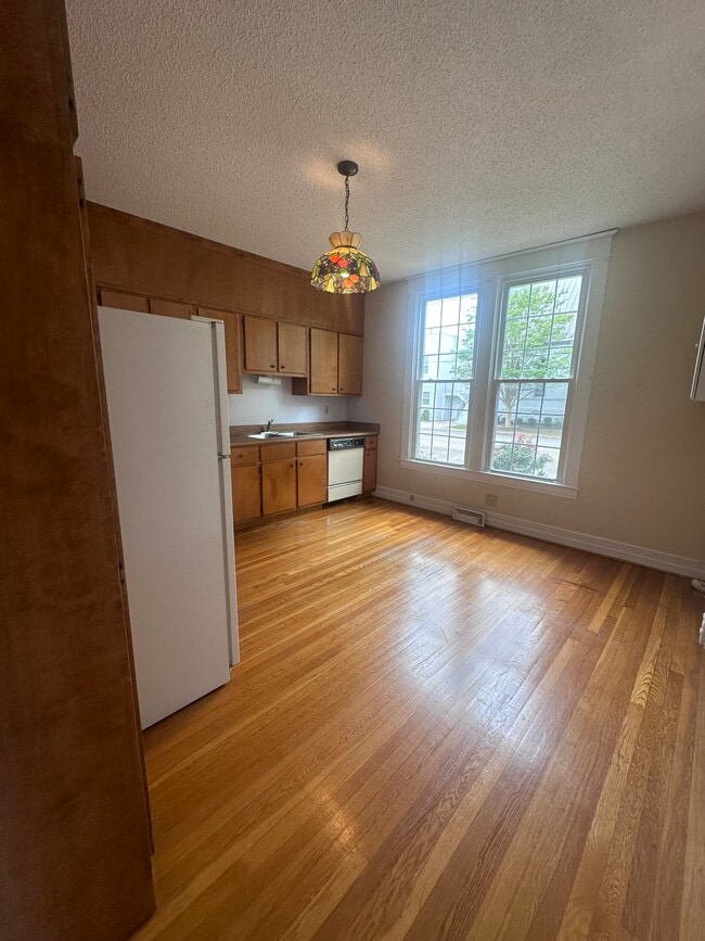 Building Photo - 502 E Tombigbee St