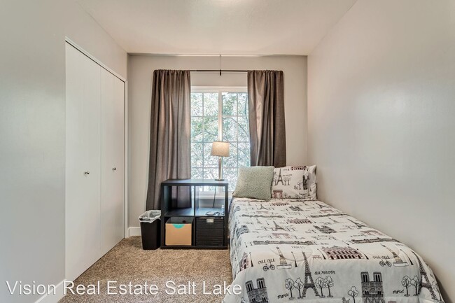 Building Photo - 1190 Waterside Cove