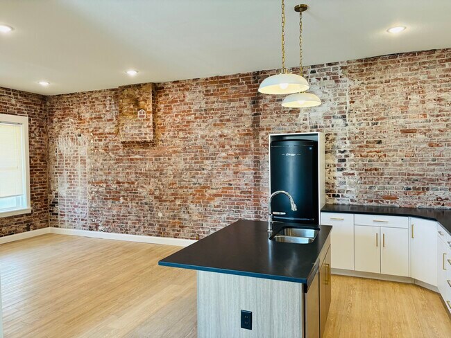 Foto del edificio - 709 Broadway St
