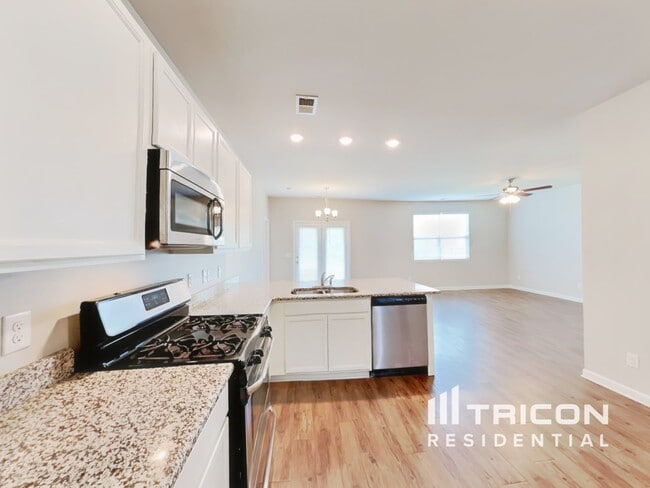 Foto del edificio - 631 Prominence Rd