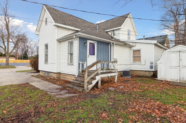Building Photo - 208 E Downie St