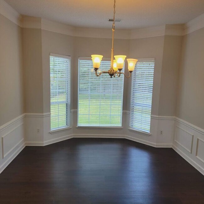 Building Photo - Steel Creek Area! Traditional 4BR/2.5BR Ho...