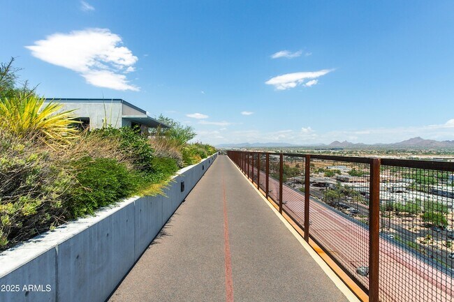 Foto del edificio - 7180 E Kierland Blvd