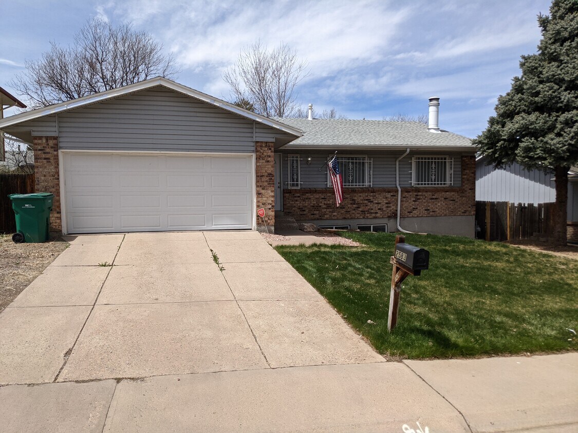 House - 2583 S Rifle St