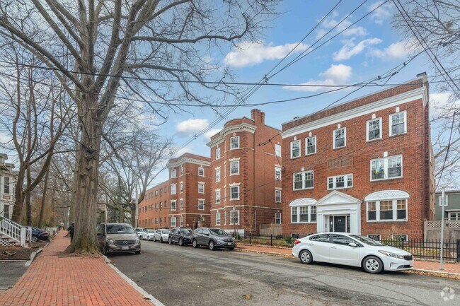 Building Photo - Colonial Court