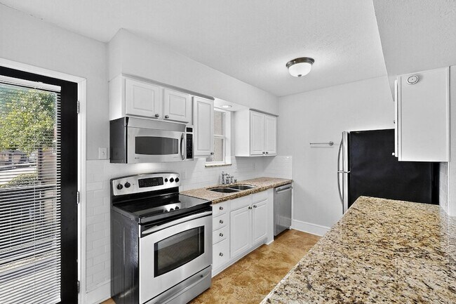 Foto del edificio - 7736 Meadow Rd