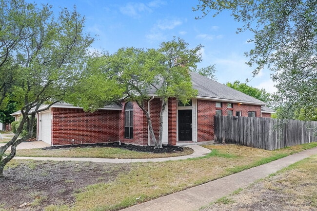 Building Photo - 101 Streamside Dr