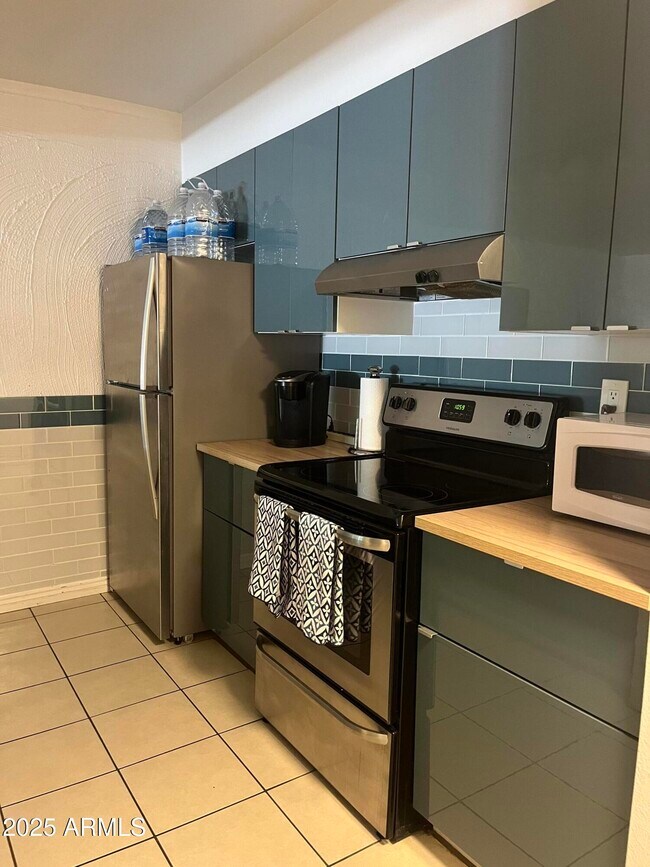 Foto del edificio - 3313 N 68th St