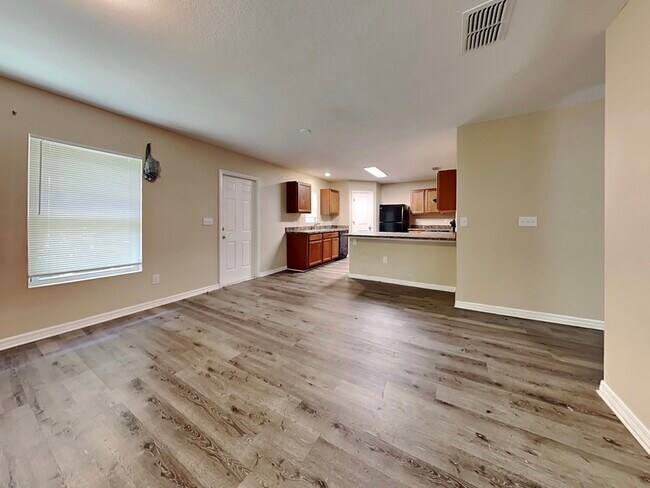 Building Photo - 313 Killinger Ave