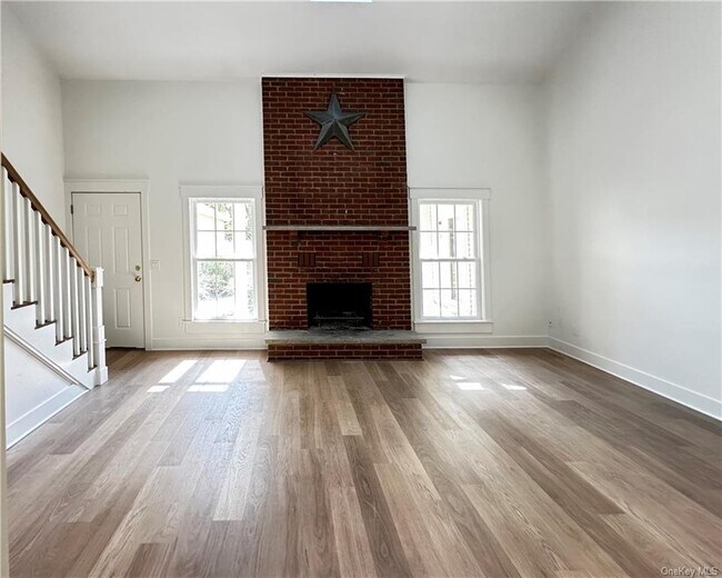 Building Photo - 169 Village Green Ct