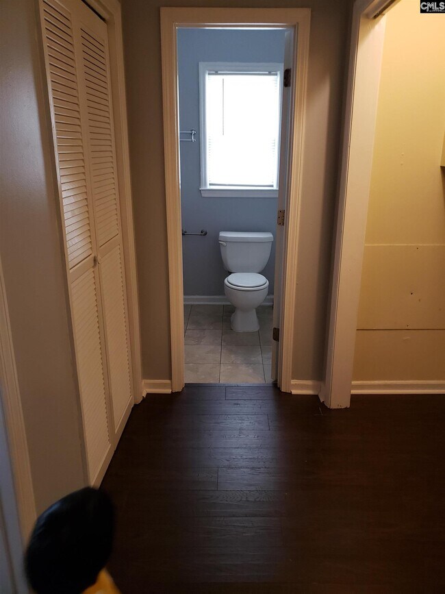 Building Photo - 79 Woodpond Ct
