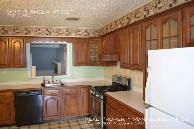 Building Photo - 3 Bed 2 Bath Rambler w/Addition For Rent