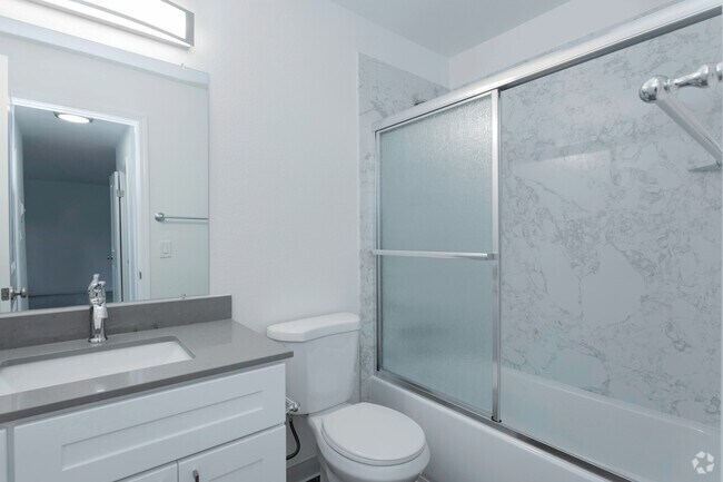 1HAB, 1BA - Baño - Park Square Apartments