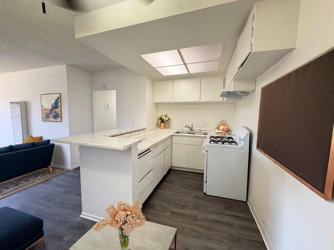 Photo - 1535 E Canfield Ln (Anaheim, CA) Apartment