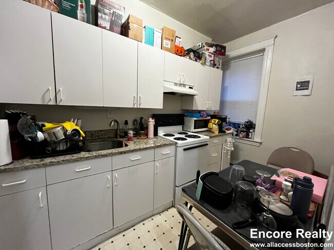 Foto del edificio - 208 Winthrop Rd