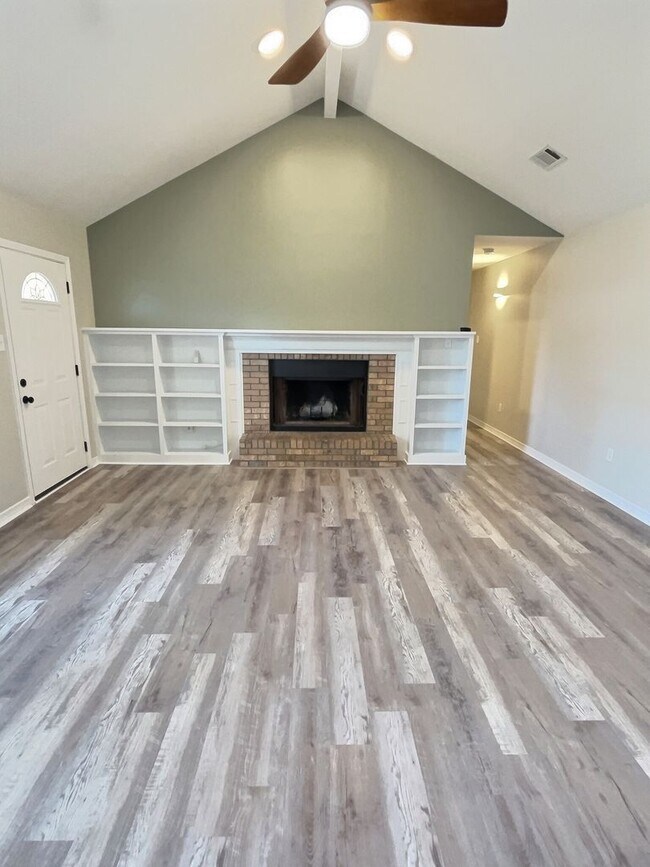 Building Photo - Updated home in Ocean Springs!