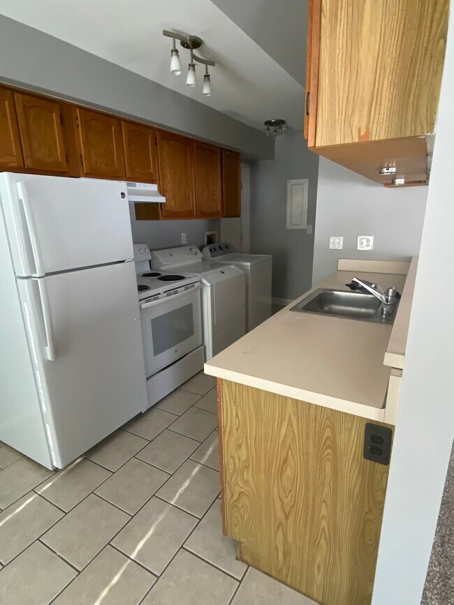 Building Photo - 3173 Sunnyside Ct