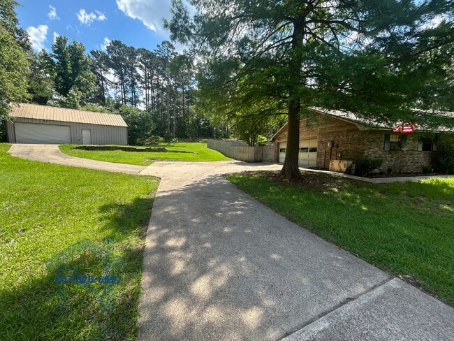 Foto del edificio - 104 Pinewood Ct