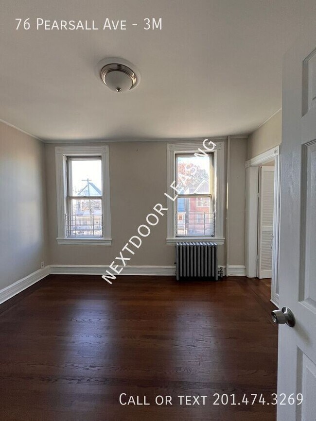 Building Photo - 76 Pearsall Ave