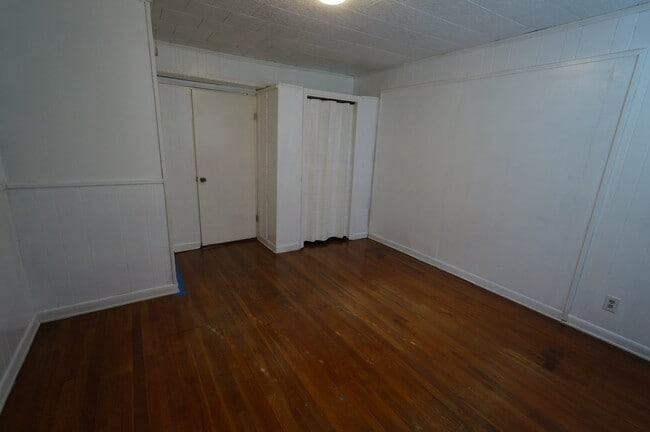 Building Photo - 301 Hillside St