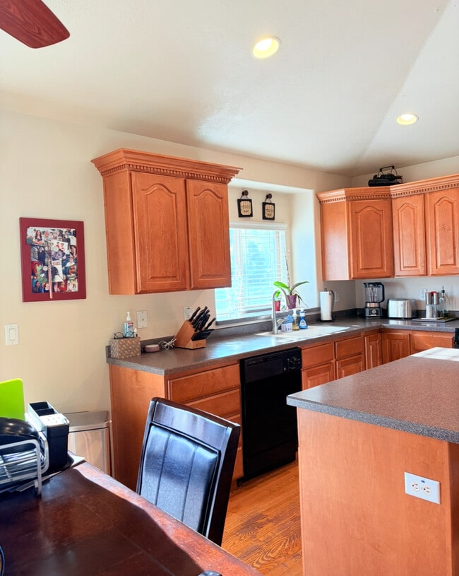 Building Photo - 351 N 1480 E