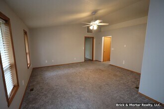 Building Photo - 1065 Ridgefield Ct