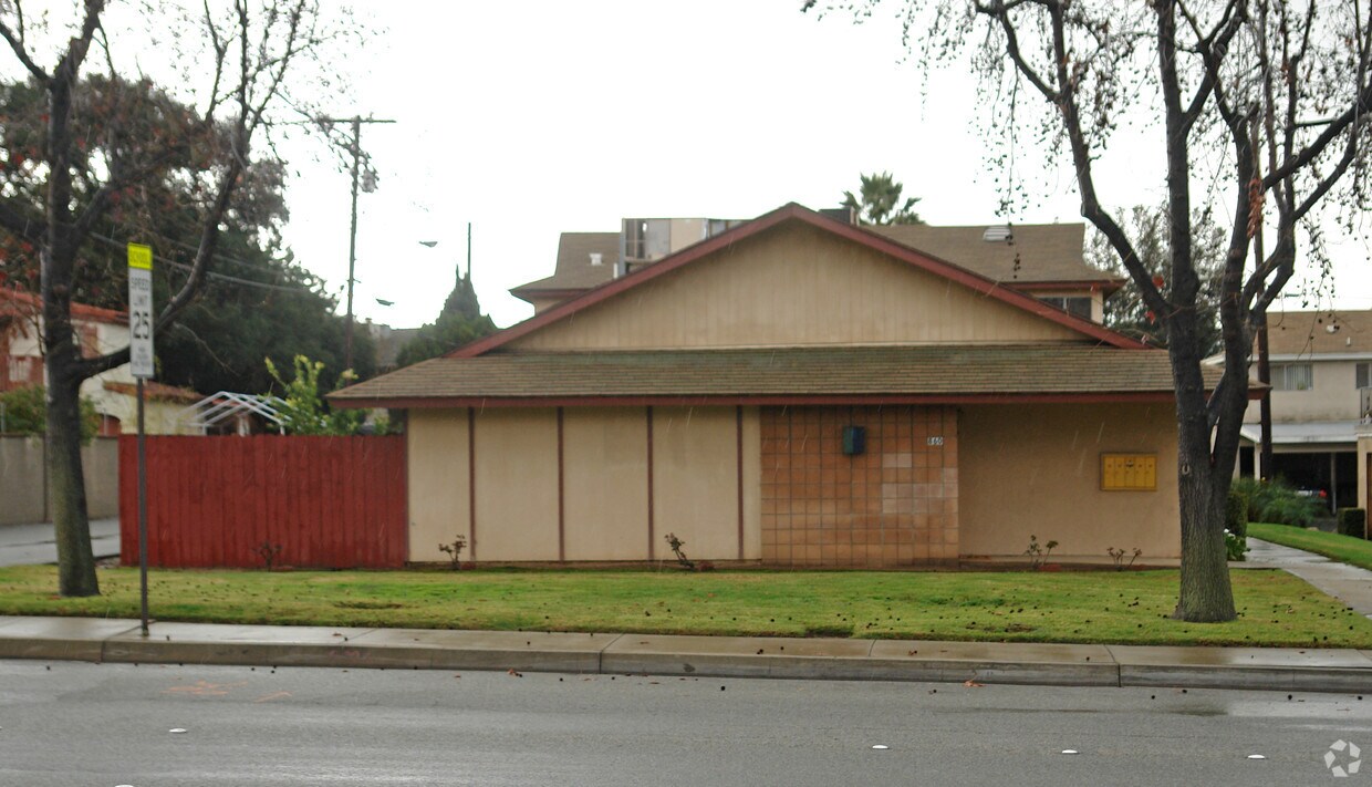 Foto del edificio - 860 Bonita Ave