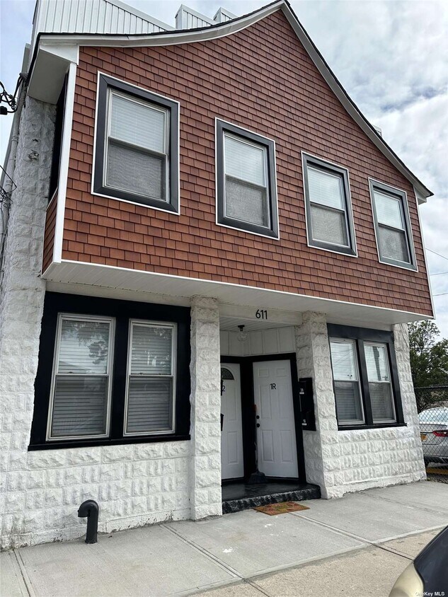 Primary Photo - 611 Bedford Ave