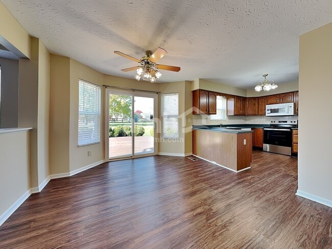 Building Photo - 8778 Woodridge Dr