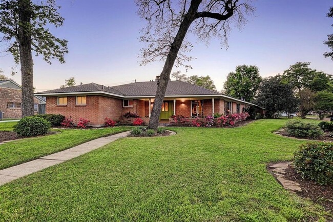 Foto del edificio - 8002 Glen Valley Dr