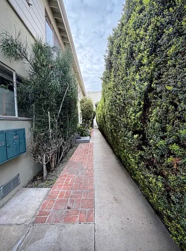 Foto del edificio - 5937 Gregory Ave