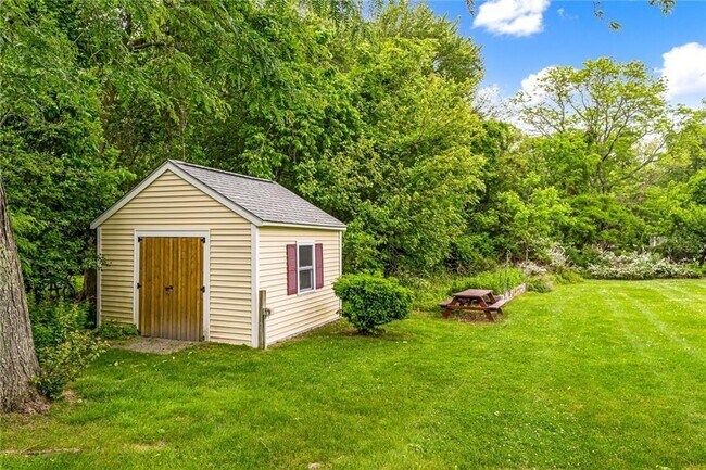 Building Photo - 33 Upland Way