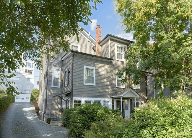 Foto del edificio - 214 W South St